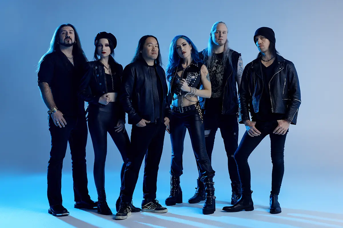Foto de divulgação da nova integrante do Dragon Force, ALISSA WHITE-GLUZ